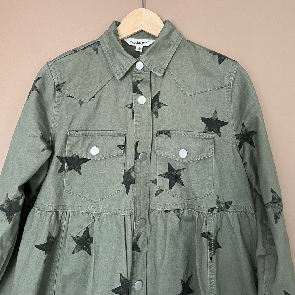 {Davi & Dani} Star Print Frayed Army Babydoll Jacket in Olive - Womens Small - Picture 2 of 10